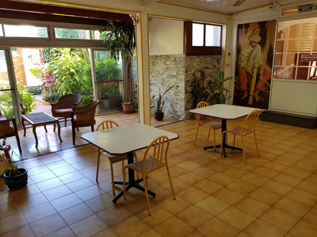Hotel CHEZ PAPA DAYA Saint Pierre Exterior foto